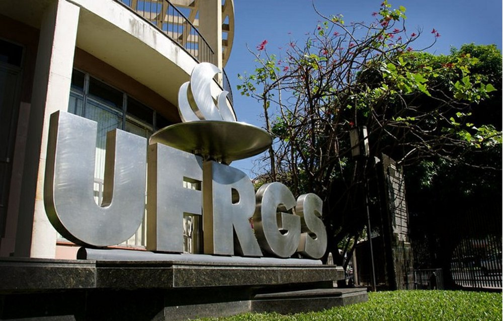 Ir para  <p>Seis pessoas, entre elas quatro professores, foram presas na manh&atilde; desta sexta-feira durante a <strong><a...